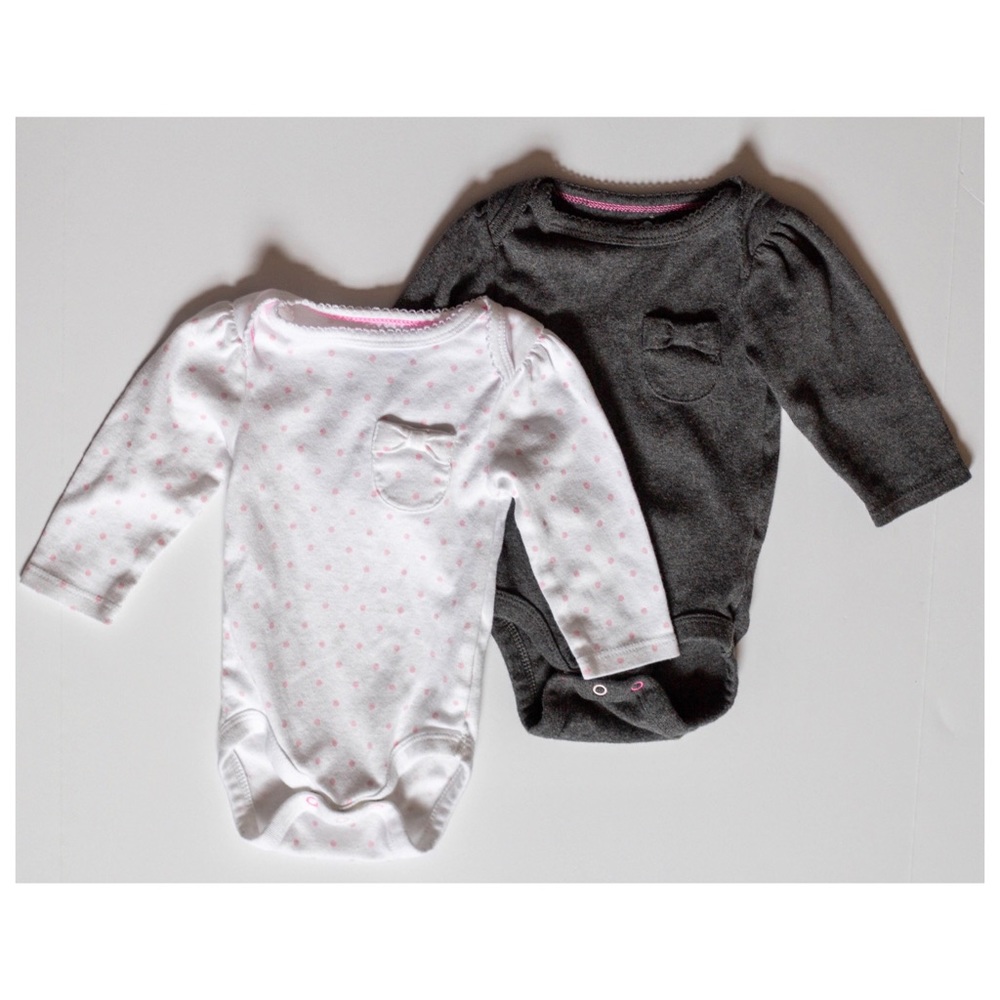 ✨3 for $10✨ 2 x Carter’s 3m Long Sleeve Onesies